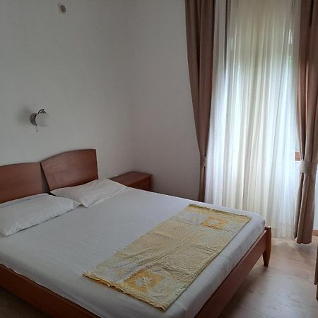 Apartments Petrovic Тиват Екстер'єр фото