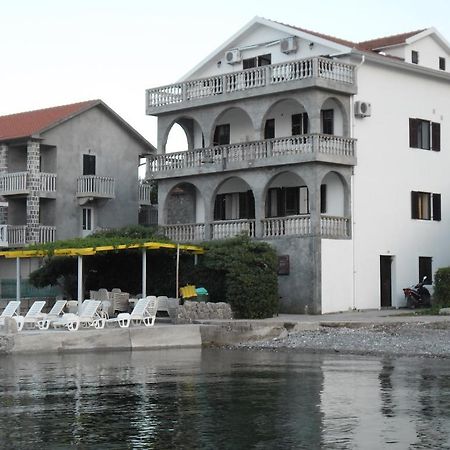 Apartments Petrovic Тиват Екстер'єр фото