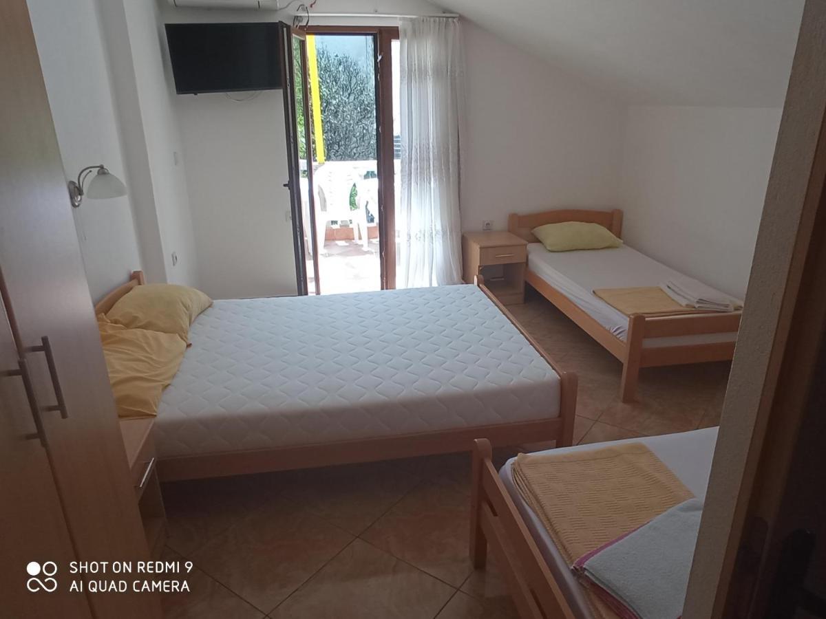 Apartments Petrovic Тиват Екстер'єр фото