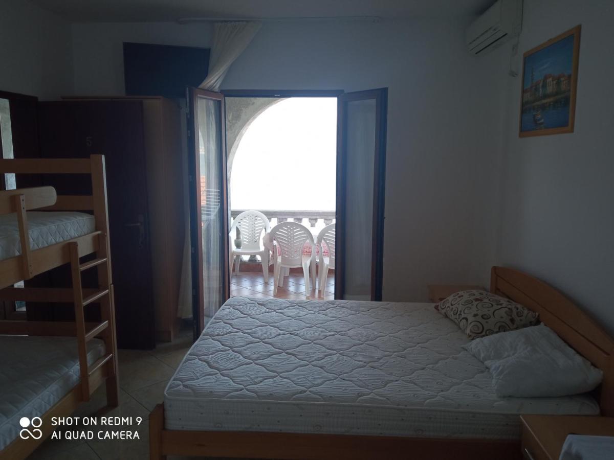Apartments Petrovic Тиват Екстер'єр фото