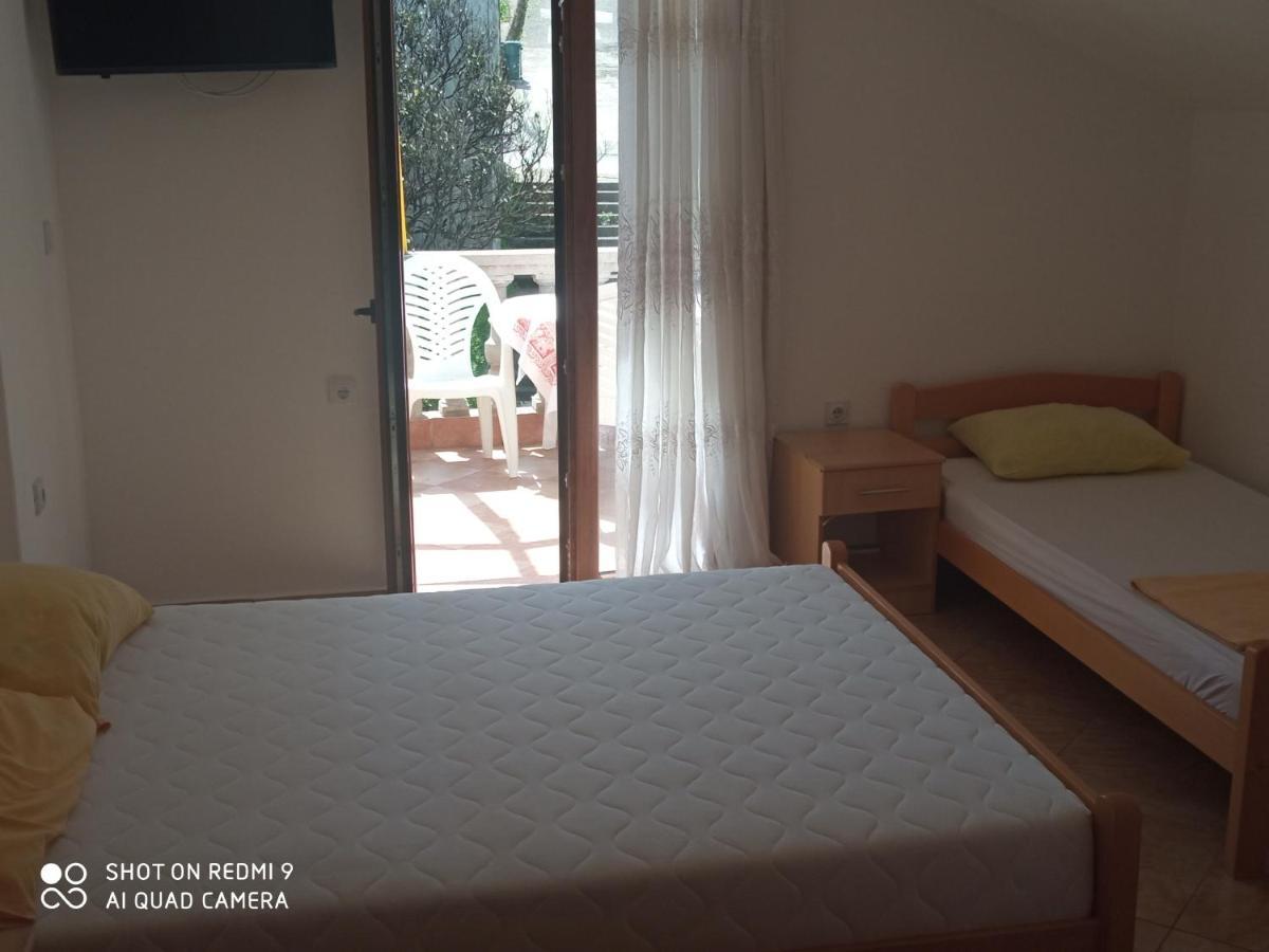 Apartments Petrovic Тиват Екстер'єр фото