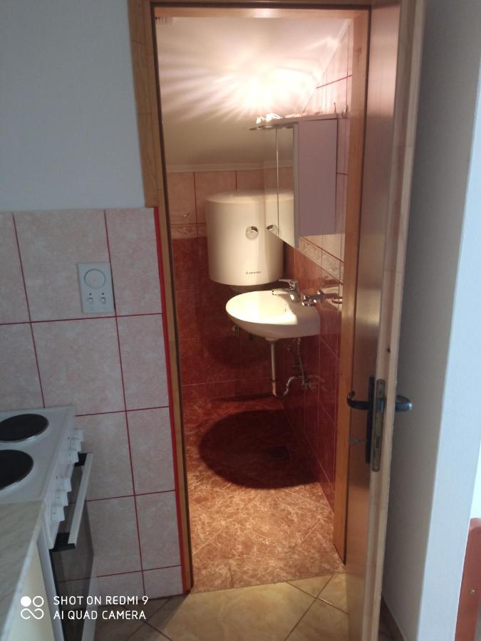 Apartments Petrovic Тиват Екстер'єр фото