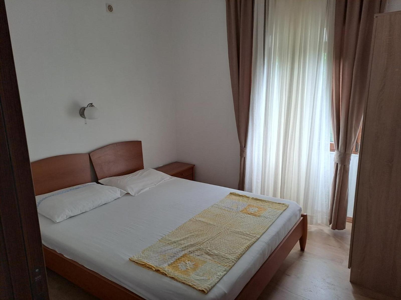 Apartments Petrovic Тиват Екстер'єр фото