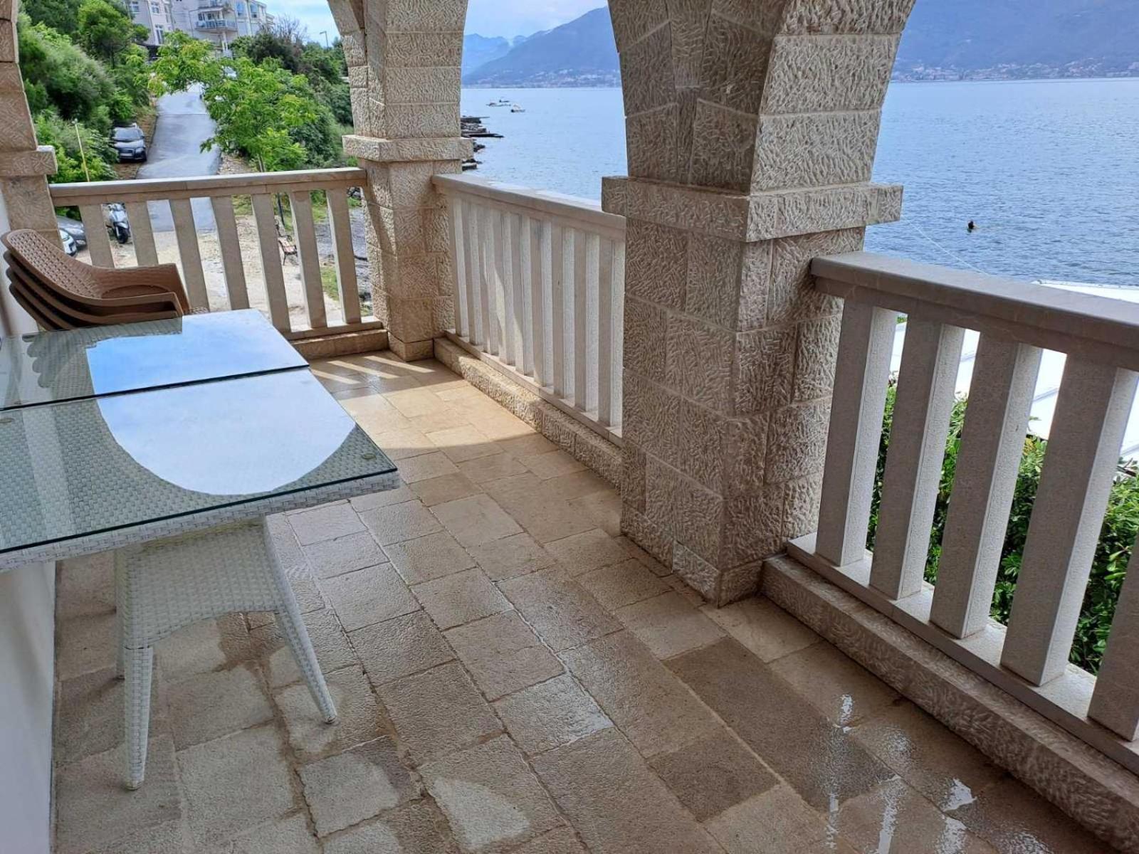 Apartments Petrovic Тиват Екстер'єр фото