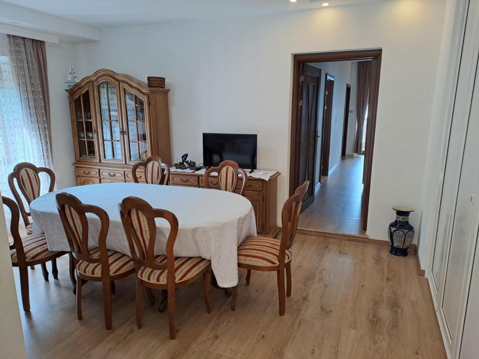 Apartments Petrovic Тиват Екстер'єр фото