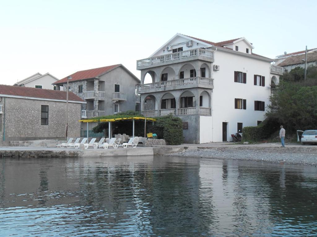 Apartments Petrovic Тиват Екстер'єр фото