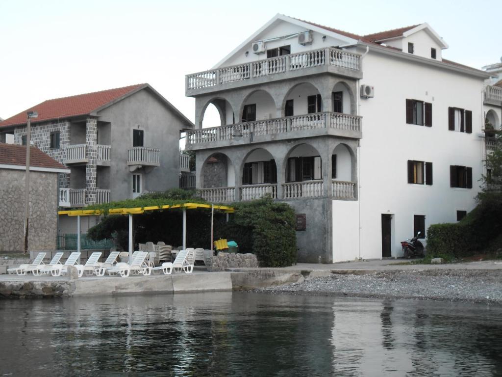 Apartments Petrovic Тиват Екстер'єр фото